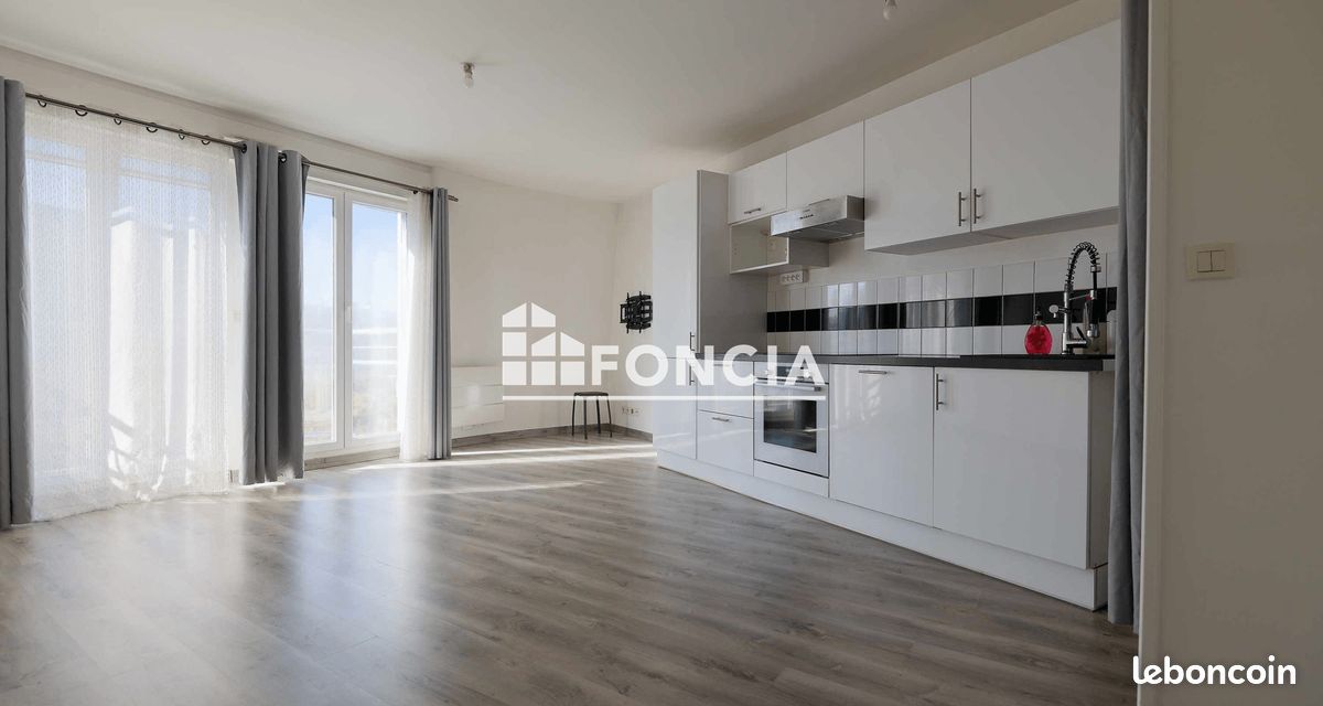 Parking 50 m² · à Corbeil-Essonnes · 50 m² · 138 000 €