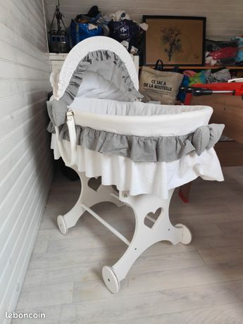 ANCIEN BERCEAU EN osier de bébé pour poupée sur roulettes démontable