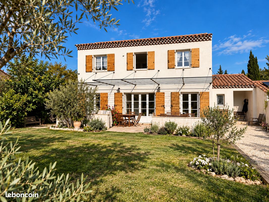 Maison 5 pièces 129 m² · à Lamanon · 129 m² · 446 250 €