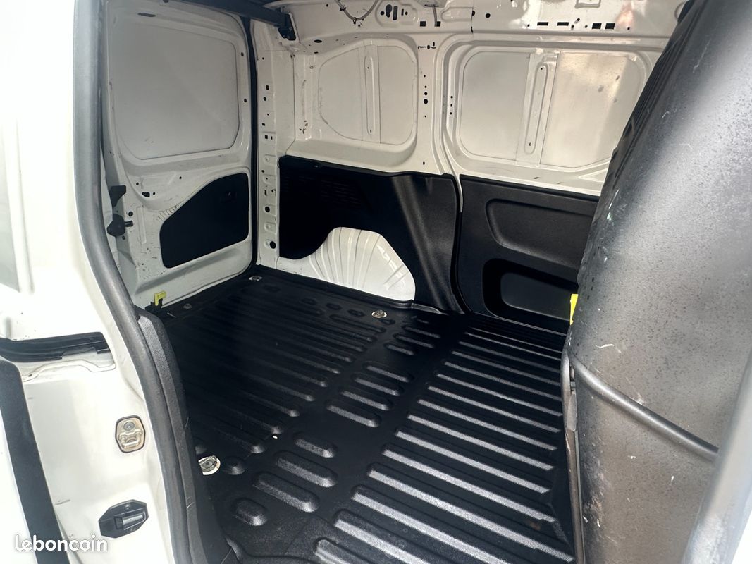 CITROEN BERLINGO Van M 1000kg 1.6 BlueHDi 100 ch 3 places (image 17)