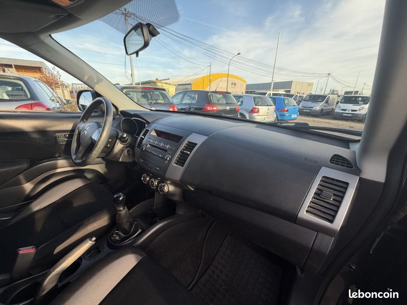 Mitsubishi OUTLANDER 2.0 MIVEC 2WD 147cv (image 13)