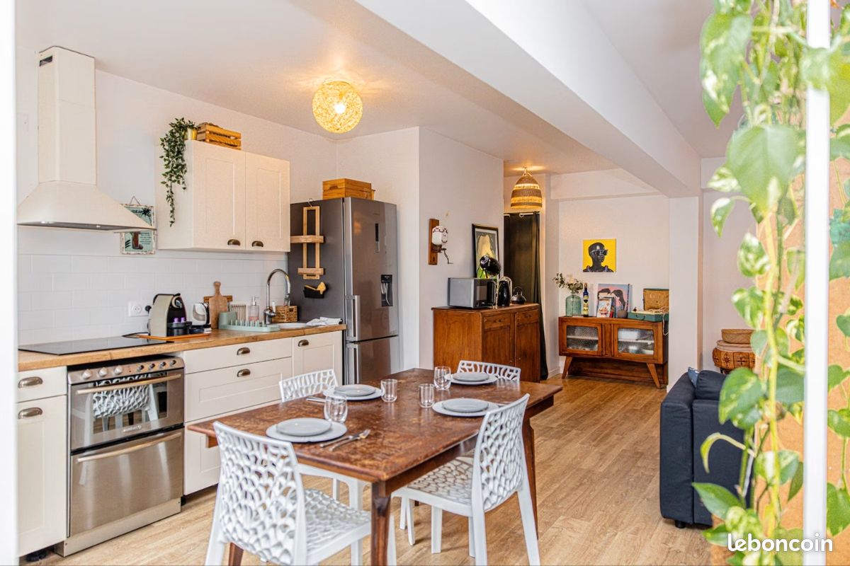 Parking 60 m² · à Orléans · 60 m² · 1 200 €/mois