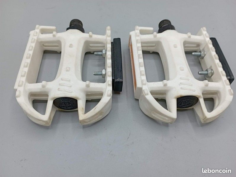 Pédales Vélo Rétro VP-307 – Plastique Blanc, Filetage 9/16, Loose Ball Bearings
