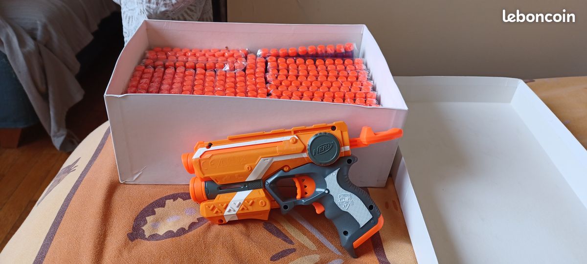 Pistolet Nerf + fléchettes (image 1)