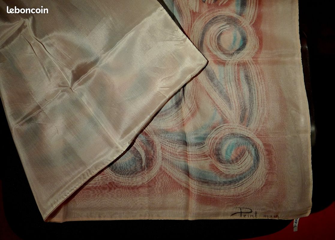 Foulard soie peint a la main signe isabelle de serre (image 3)