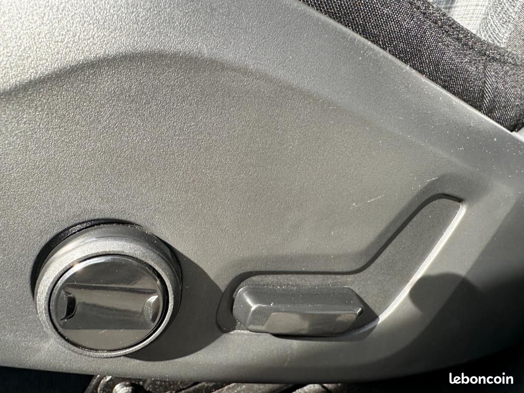 Volvo XC60 T6 AWD Hybride rechargeable 253 ch+145 ch Geartronic 8 Plus Style Chrome (image 13)