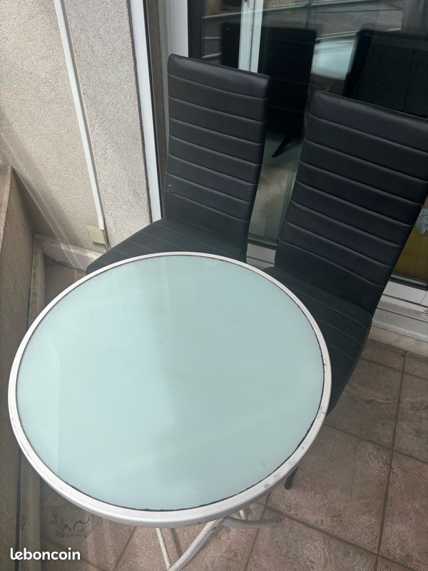 Table et chaises balcon (image 1)