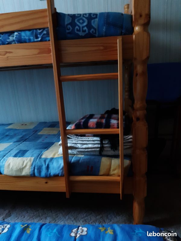 Lit jumeau en bois massif (image 1)