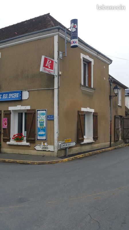 Immeuble 1 pièce 207 m² · à Houdan · 207 m² · 219 000 €