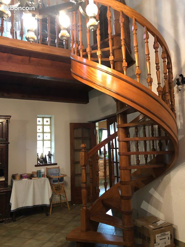 Escalier en colimaçon chêne massif (image 1)