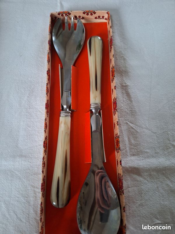 COUVERTS A SALADE ANCIENS VINTAGE INOX MANCHES