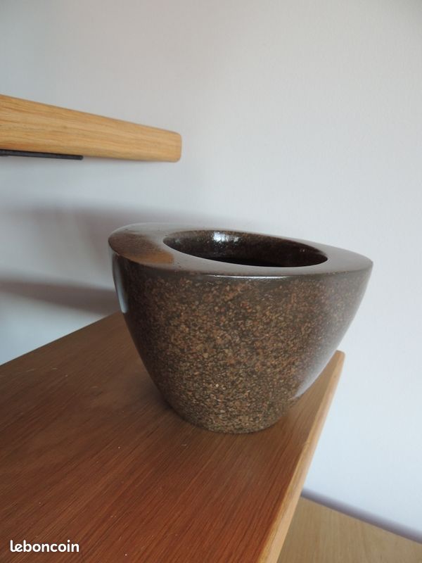 Cache-pot marron (image 1)