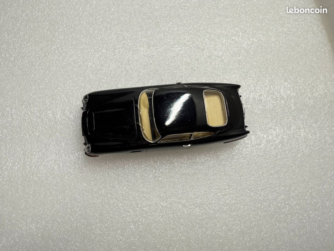 L'Aston Martin DB5 Lego en 1 295 pièces