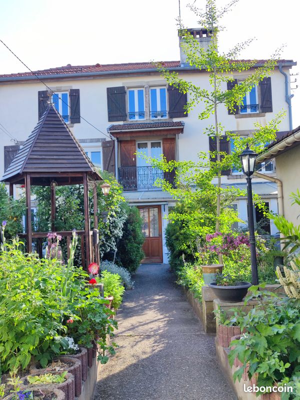 Maison 7 pièces 220 m² · à Lunéville · 220 m² · 275 000 €