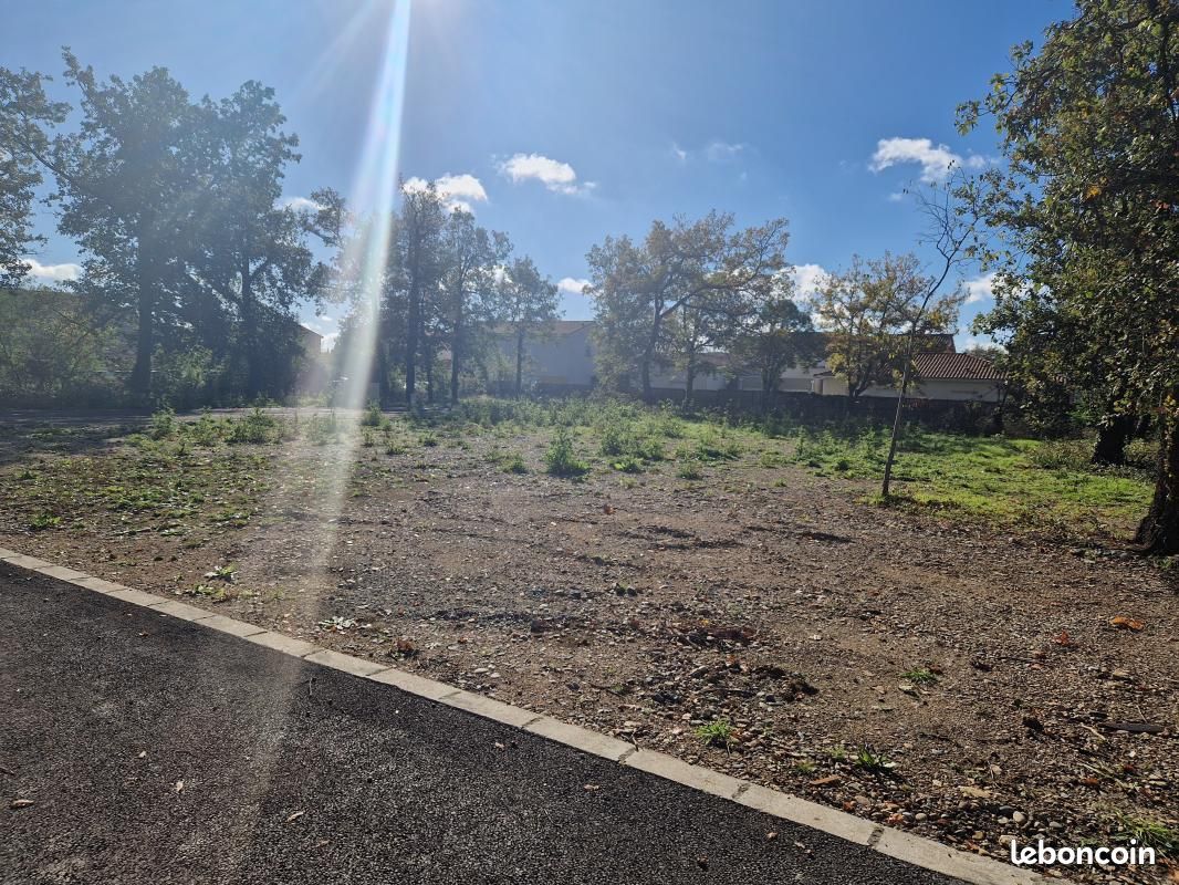 Terrain 601 m² · à Cugnaux · 190 000 €