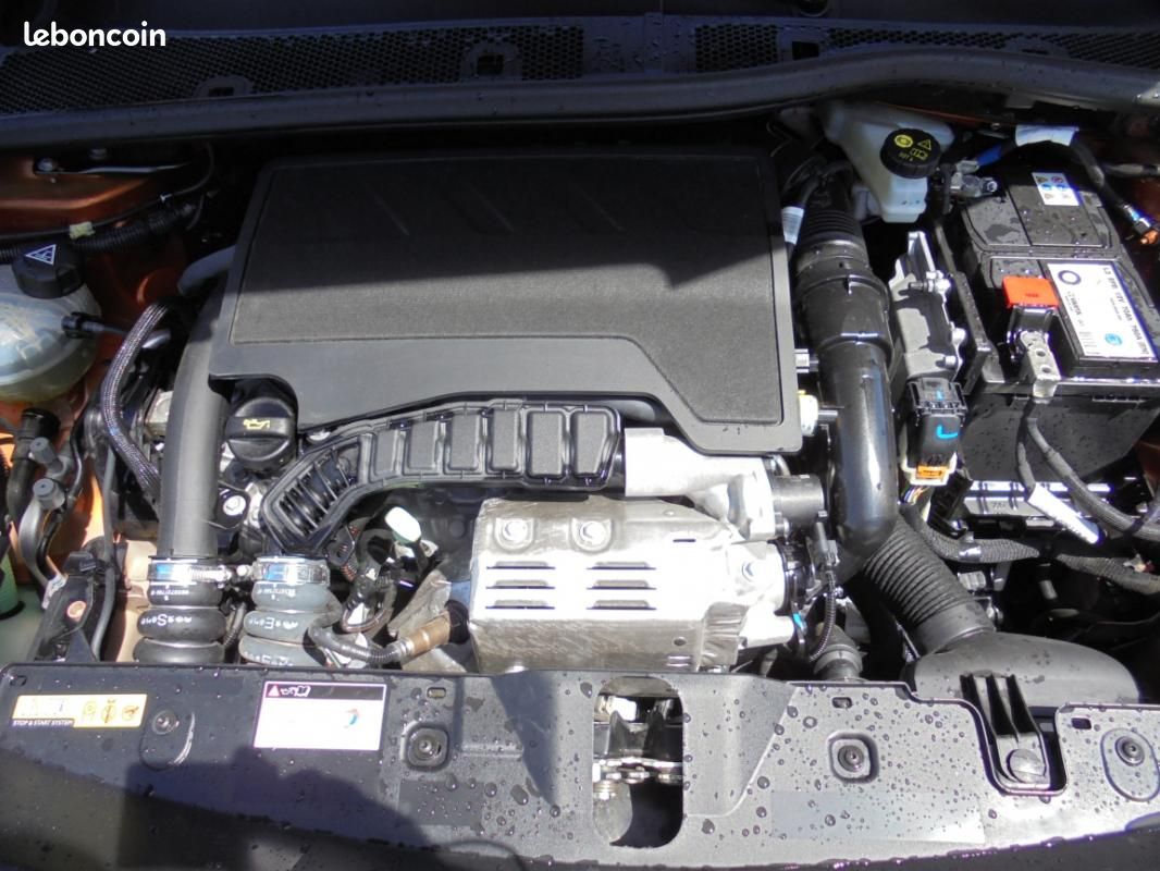 Peugeot 2008 130 SetS EAT8 GT (image 12)