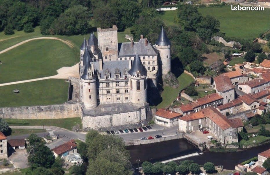 Maison 6 pièces 145 m² · à La Rochefoucauld-en-Angoumois · 145 m² · 195 000 €