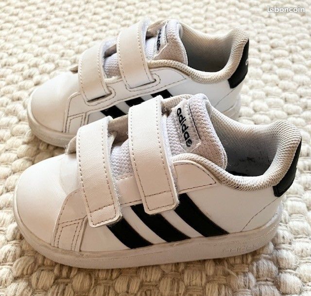 Basket Adidas Bebe Fille 22 Baskets à Scratch Bébé Fille, Grand
