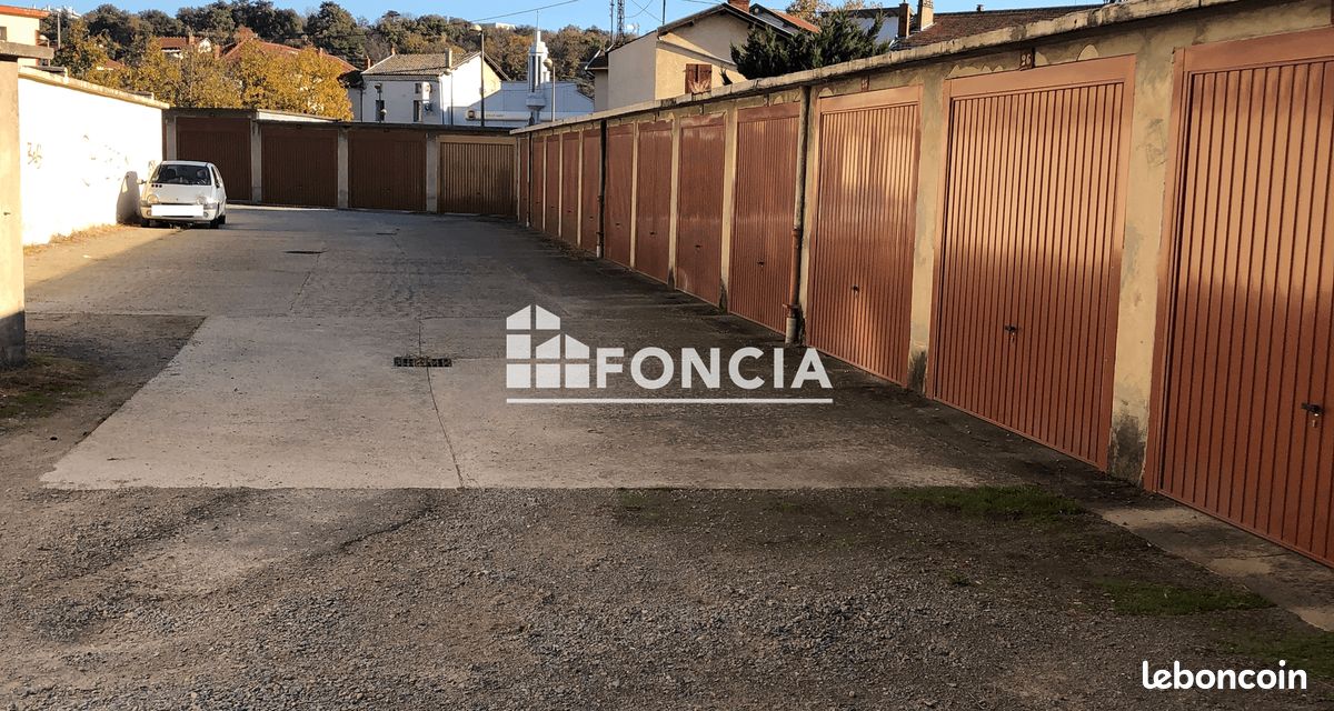 Parking 14 m² · à Le Péage-de-Roussillon · 14 m² · 74 €