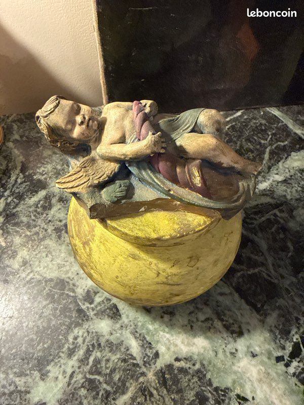 Boîte en terre cuite figurant un angelot (image 4)