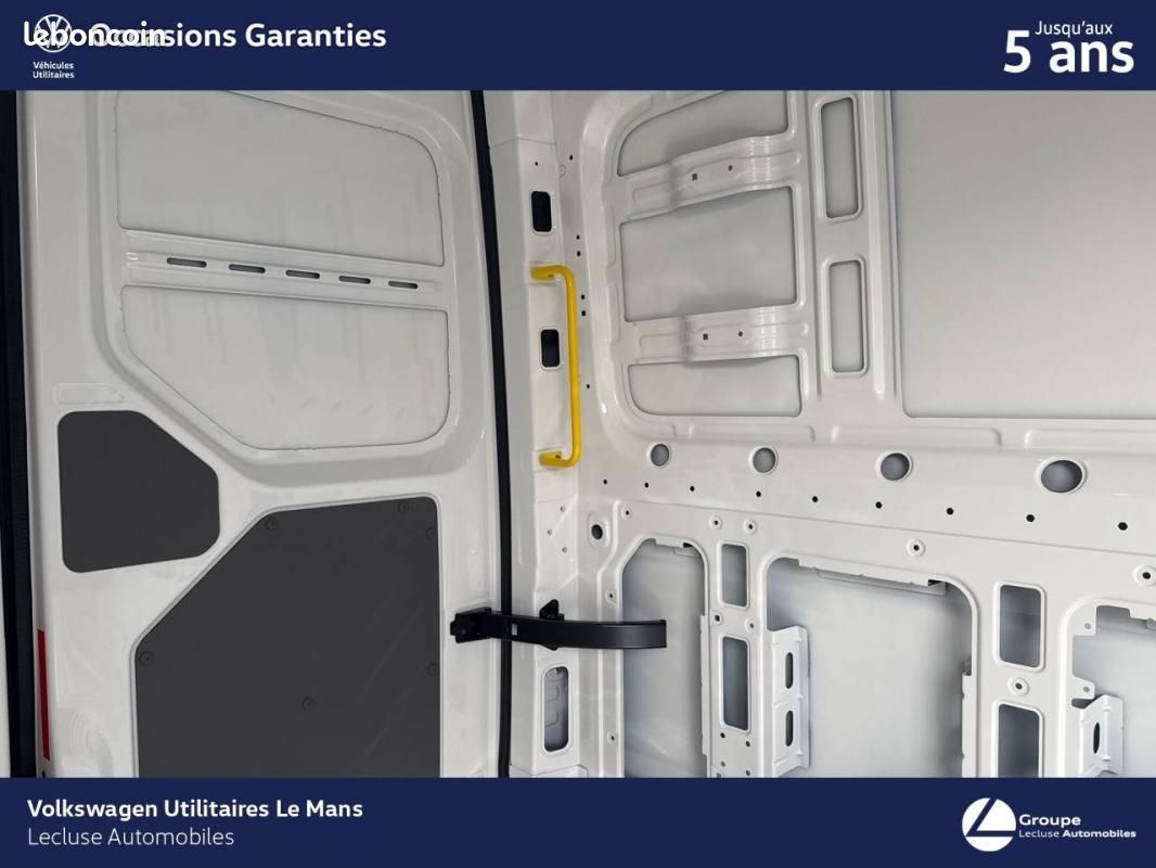 Volkswagen Crafter VAN 35 L3H3 2.0 TDI 140 CH BVA8 BUSINESS (image 17)