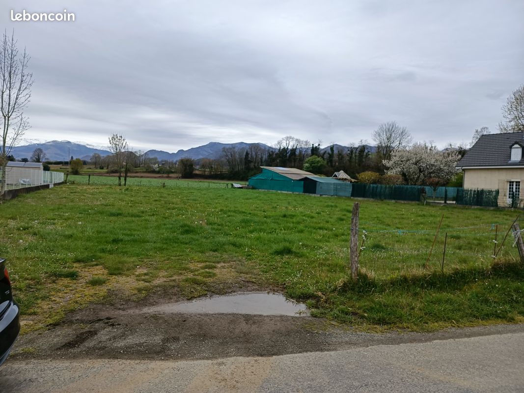 Terrain constructible de 1811 m2 · à Loubajac · 87 000 €