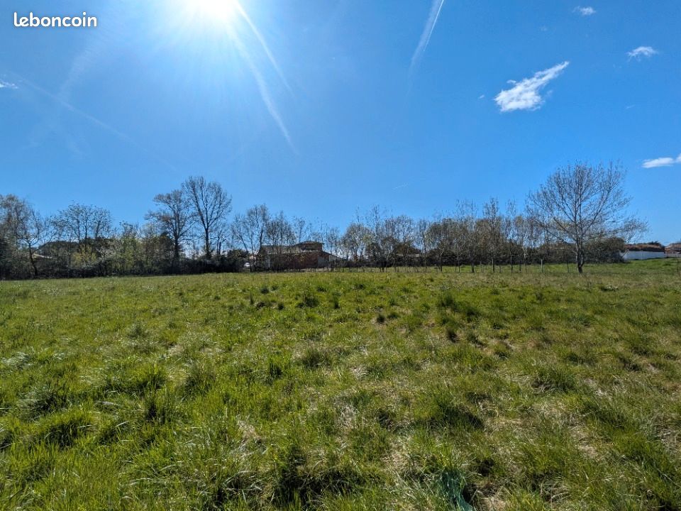 Terrain 1 670 m² Rieumes · 99 000 €