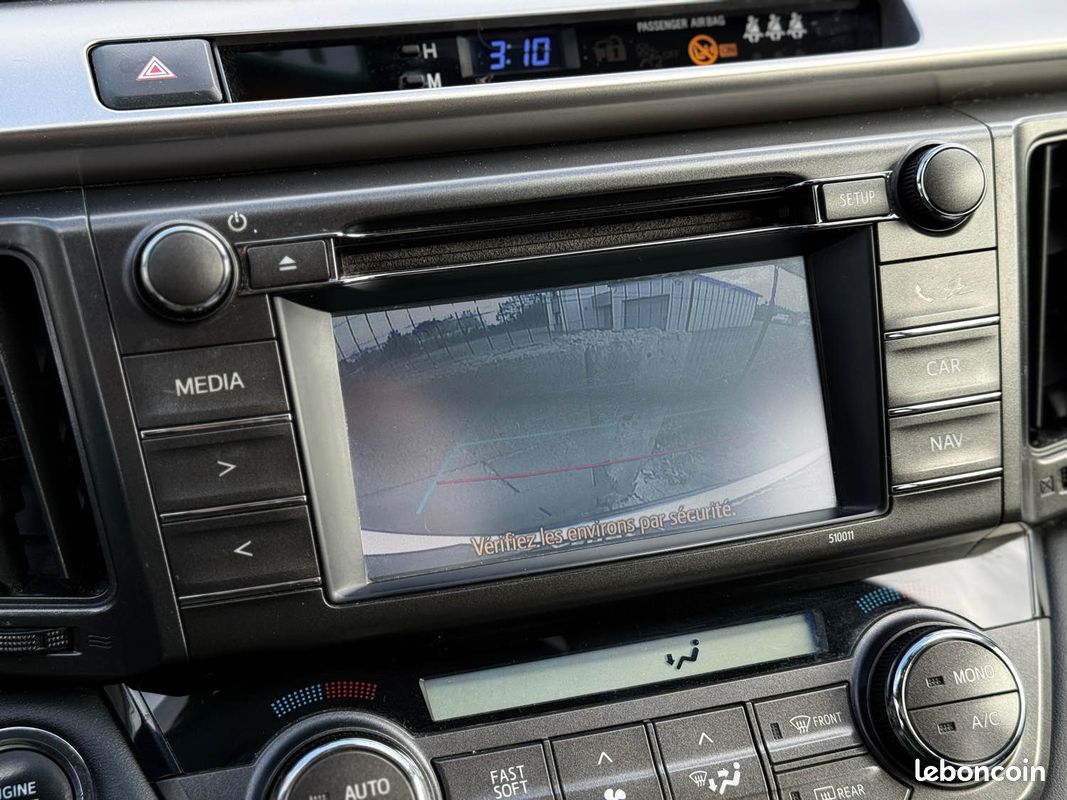 Toyota RAV4 2.0 D-4D 124ch Lounge – GPS – Caméra de recul – Chaîne – Révisé & Garantie 6 mois (image 22)