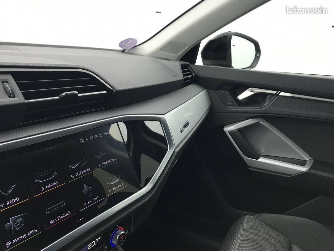 AUDI Q3 45 TFSIe 245 ch S tronic 6 Design (image 24)