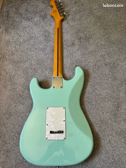 Sqier Surf Stratocaster (image 2)
