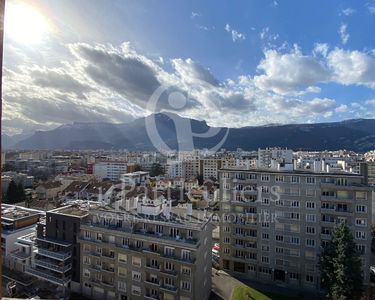 Studio 1 pièce 12 m²