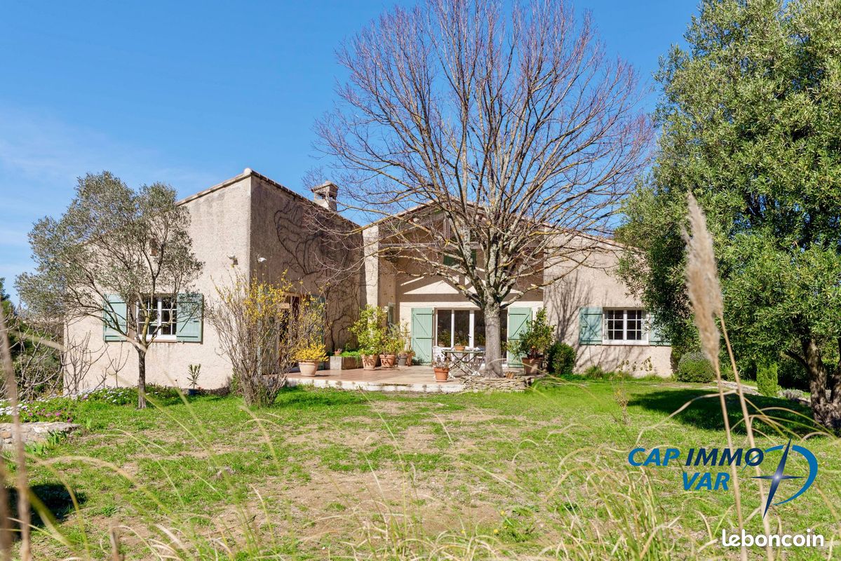 Maison 7 pièces 263 m² · à Le Castellet · 263 m² · 1 090 000 €