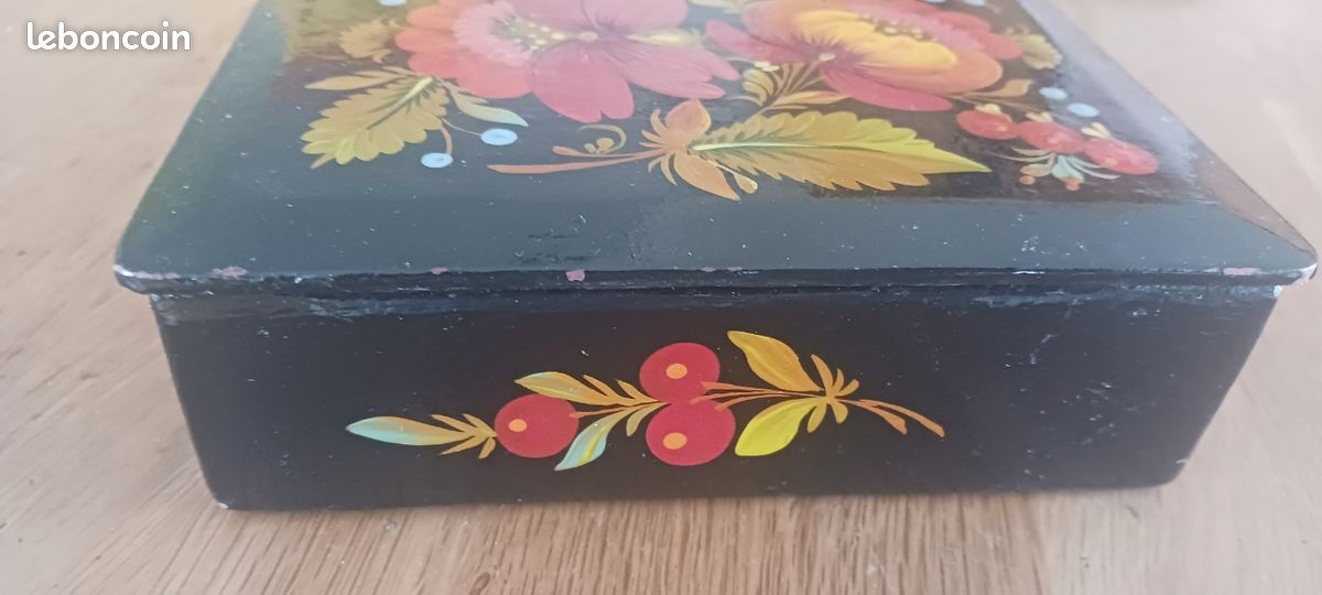 Boite Laque Noire Russe Signée - Bois