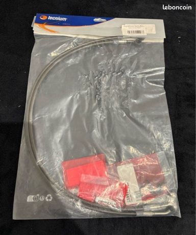 Chemise en soie à imprimé léopard pour homme, coupe ajustée Chemise en soie à imprimé léopard pour homme, coupe ajustée