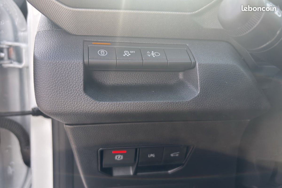 Dacia bigster HYBRID 150 4X4 JOURNEY CITY -4% (image 14)