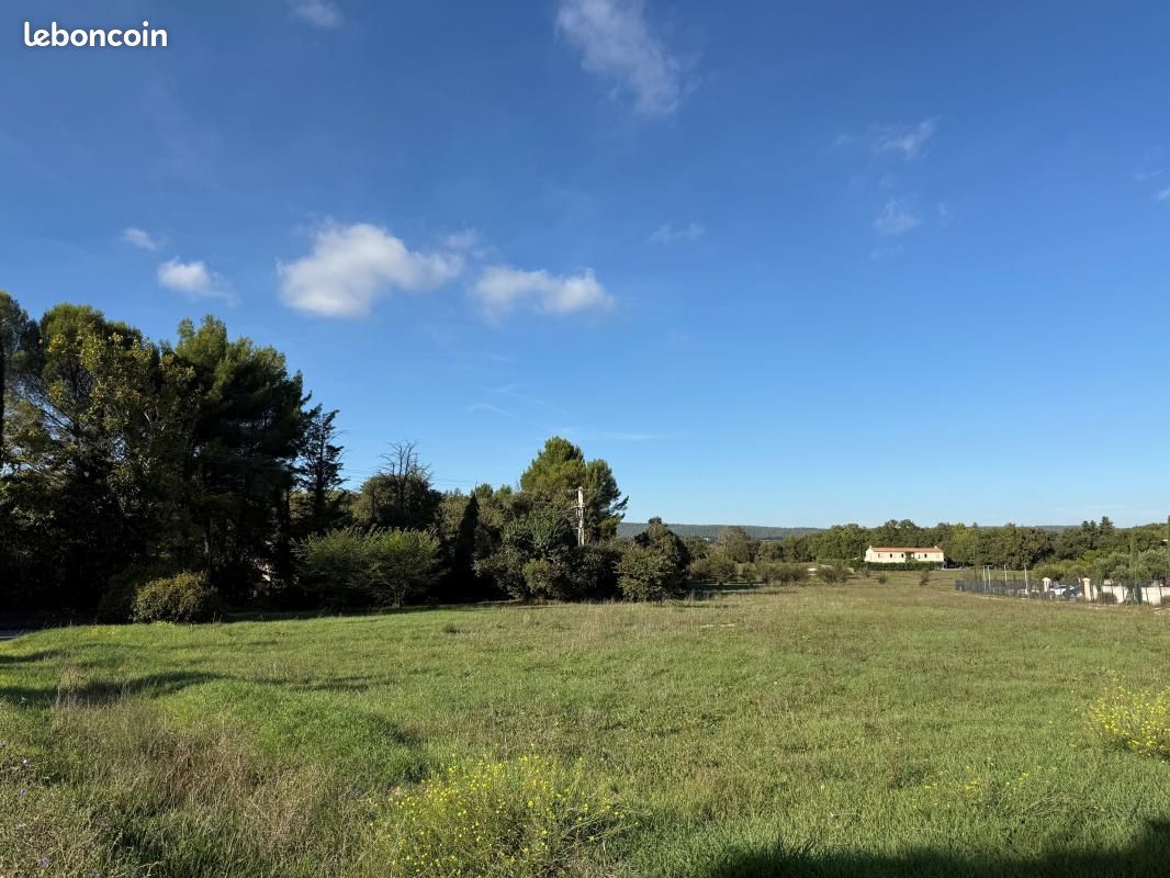 Terrain 650 m² · à Aix-en-Provence · 590 000 €