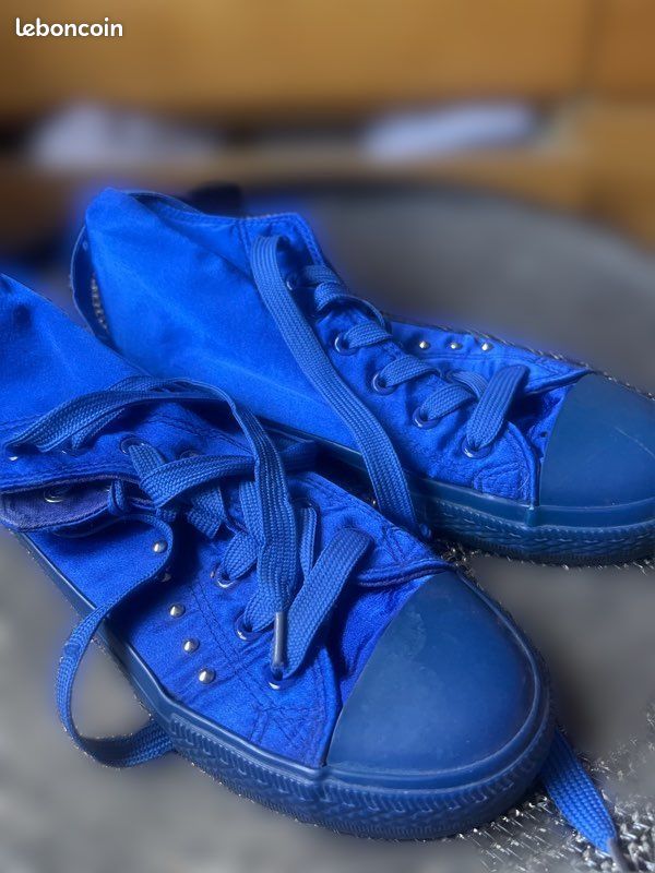 Baskets montantes bleues satinées - Style "Converse" - Pointure 38 (image 1)
