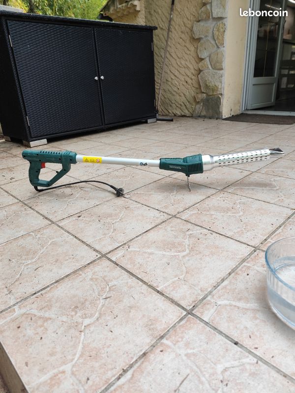 Désherbeur thermique parkside 2000w électrique filaire quasiment pas servi
Etat neuf, achete il ys servi. Prix de vete original 45 Euros.
Puissance 2 000 W, filaire (image 1)
