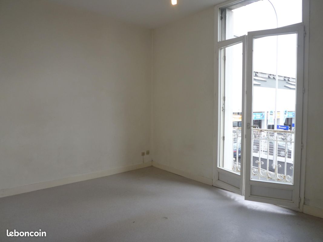 Appartement 1 pièce 34 m² · à Gond-Pontouvre · 34 m² · 390 €