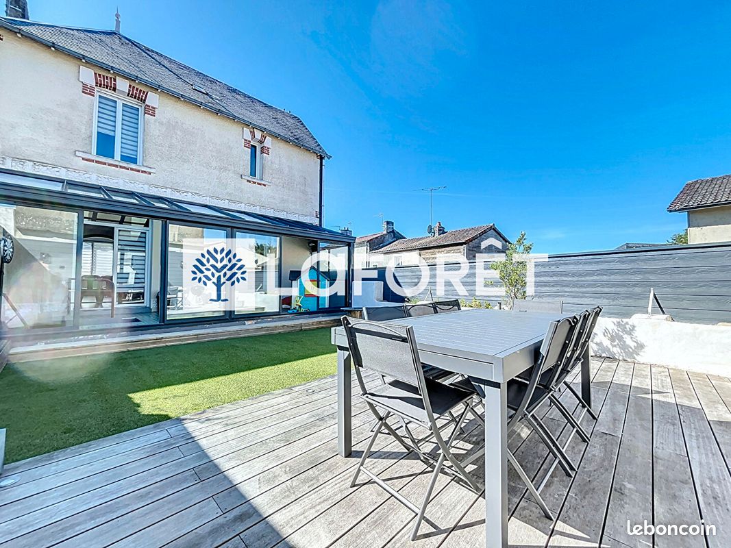 Maison 5 pièces 111 m² - Bressuire 79300 (image principale 0)