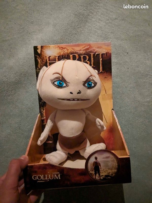 Figurine Bendyfigs Gollum Seigneur Des Anneaux - 19cm, PVC, Articulée Avec Base Et Poisson