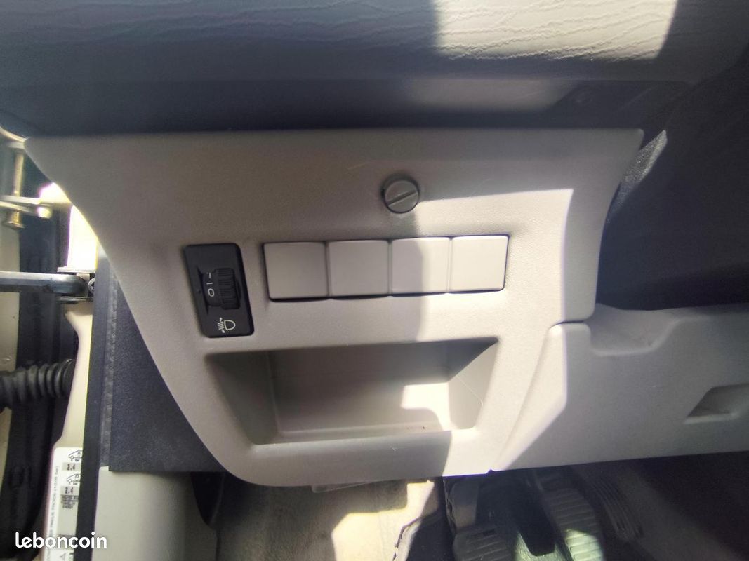 CITROEN C4 1.6i 16V - 110 BERLINE Pack Ambiance PHASE 1 (image 17)