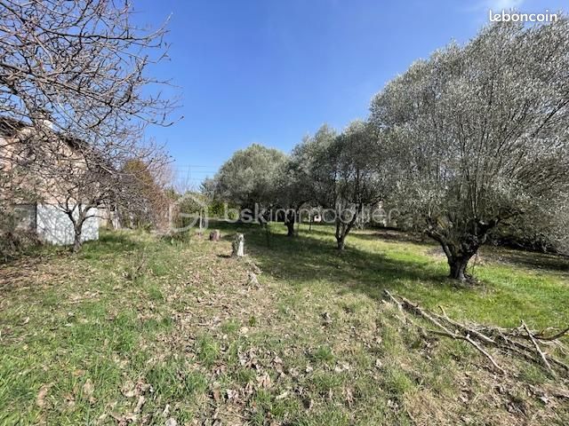 Terrain 863 m² · à Villeneuve · 90 000 €