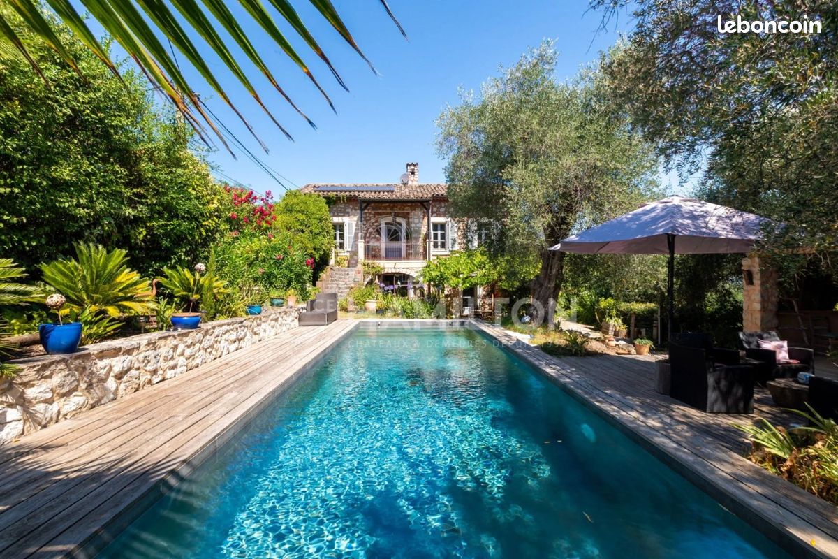 Maison 5 pièces 152 m² · à Roquefort-les-Pins · 152 m² · 975 000 €