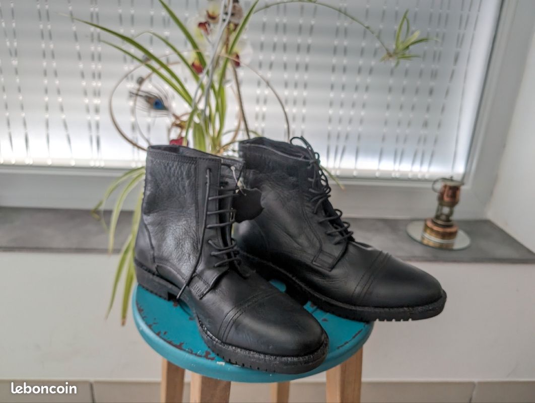 Divers Bottes, Boots, chaussures, Baskets (image 1)