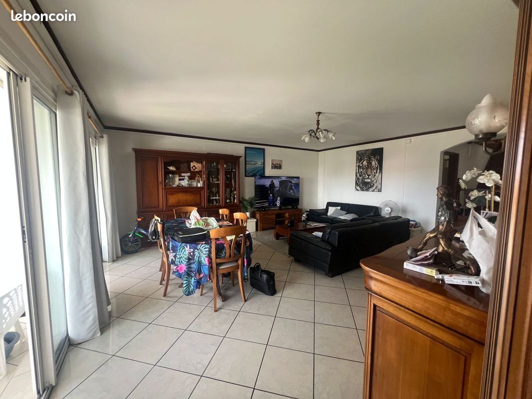 Immeuble 230 m² · à Saint-Benoît · 230 m² · 254 400 €