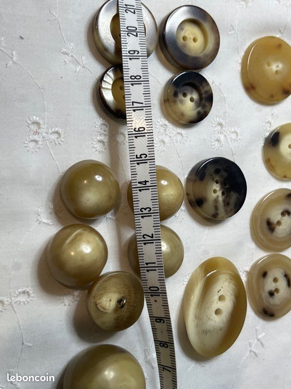 3 Boutons Anciens Beige Bombés Cerclés - Diamètre 22mm, Vintage, Référence 5805