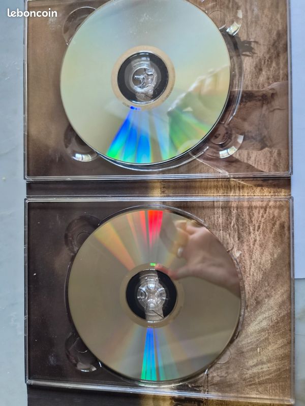 Coffret dvd z nation saison 1
4 dvd
Zombies (image 6)