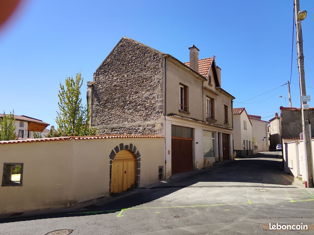 Maison 7 pièces 143 m² · à Cournon-d'Auvergne · 143 m² · 230 000 €