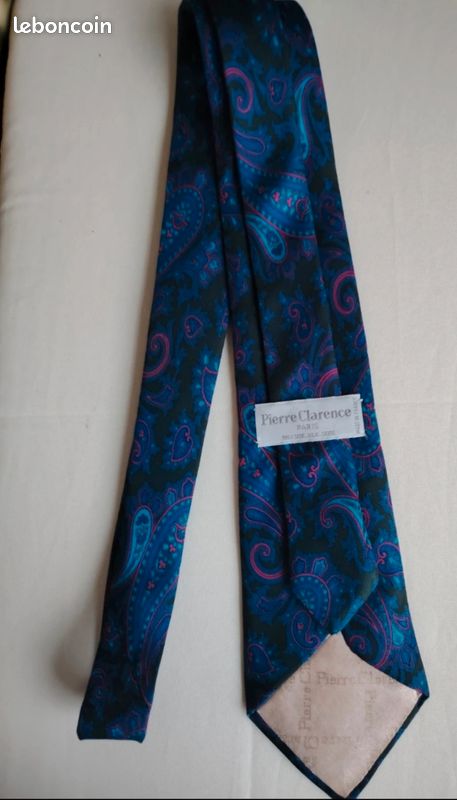 Très belle et très chic cravate en soie neuve de marque Pierre Clarence (image 2)